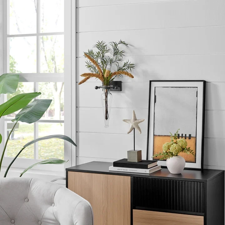 Jarrón de vidrio ánfora sobre aplique de hierro con acabados decorativo para el hogar coleccionable Foto 3 de 4