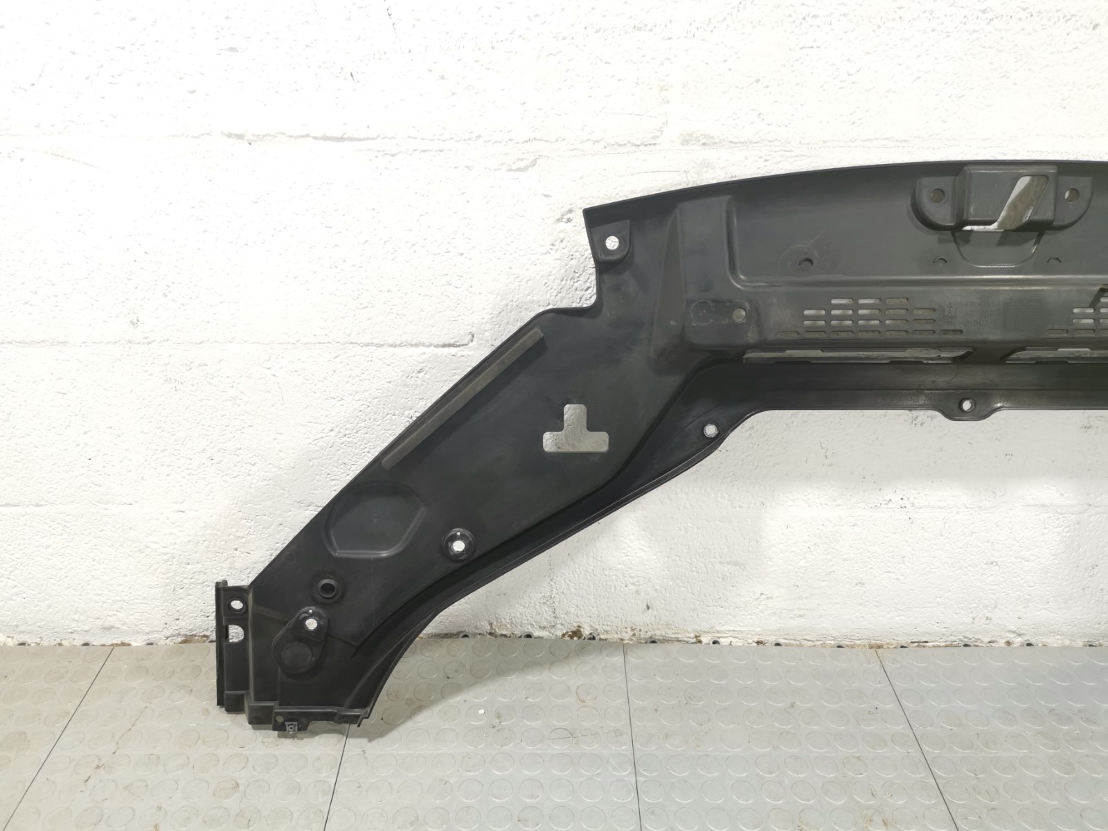Maserati Levante 3.0L AWD 2017 Front Radiator Support Cover Trim Panel 670042318