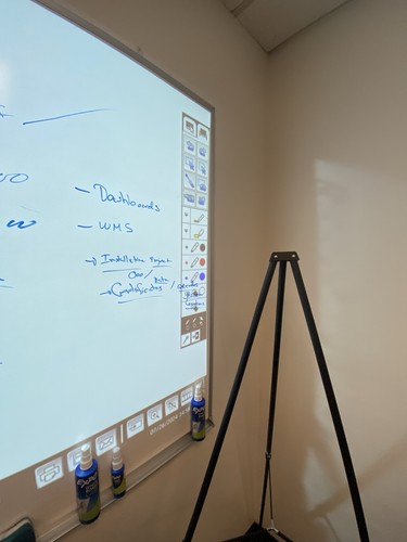 Epson BrightLink Pro 1430Wi Interactive Projector w/ Mount, pens and wall remote - 第 10/11 張圖片
