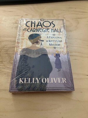Chaos at Carnegie Hall - Paperback By Oliver, Kelly  (A Fiona Figg & Kitty Lane