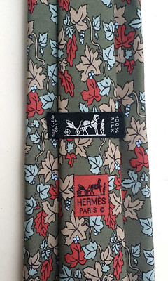 HERMÈS Paris orig. Vintage Krawatte 7406 PA 100% Seide grün Muster Weinlaub