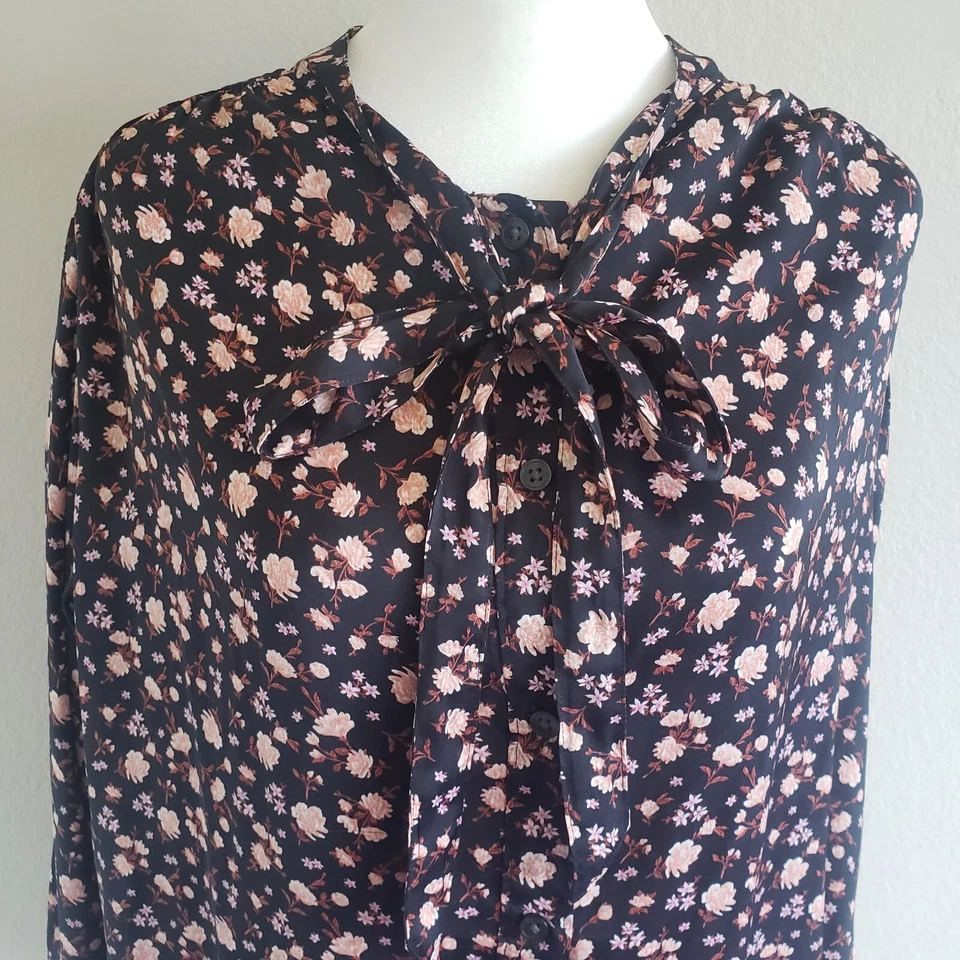 Blusa Levi's Talla Grande 3X Floral Suave Sedosa Mangas Largas Botón Arco Cuello Mujeres Foto 2 de 4