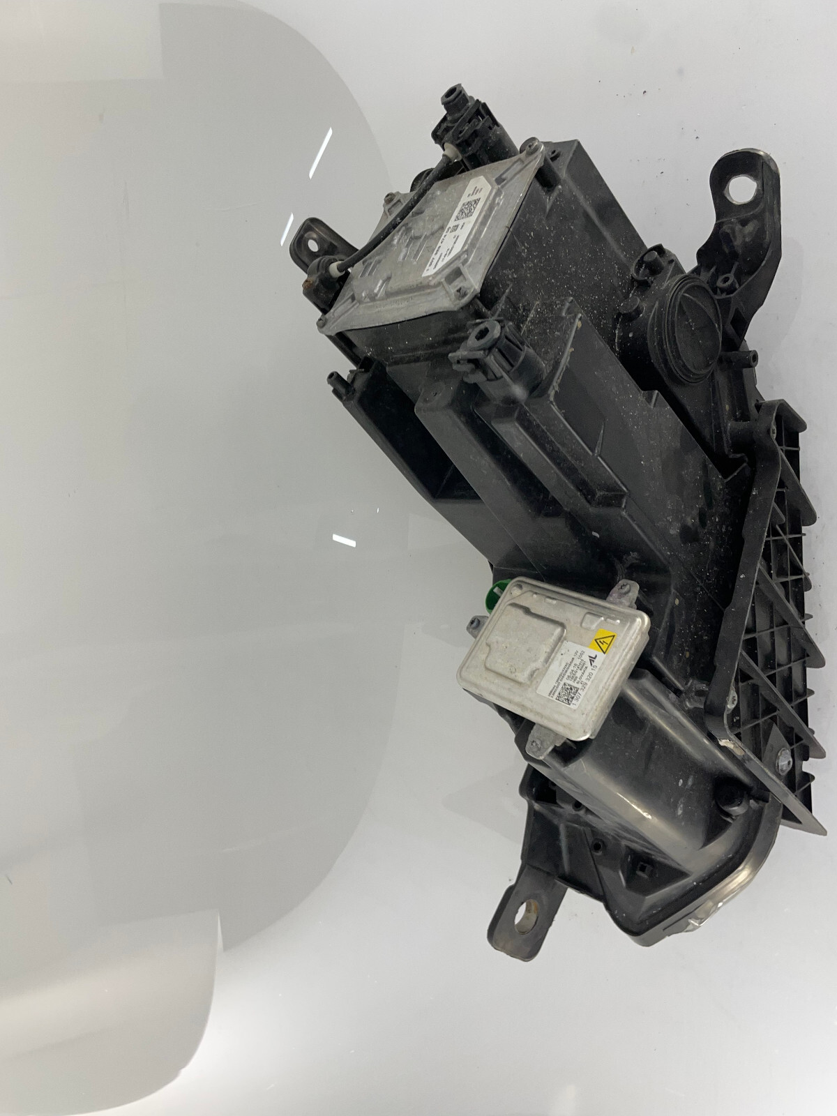 OEM | 2014 -- 2019 Maserati Ghibli HID Xenon LED Headlight (Right/Passenger)