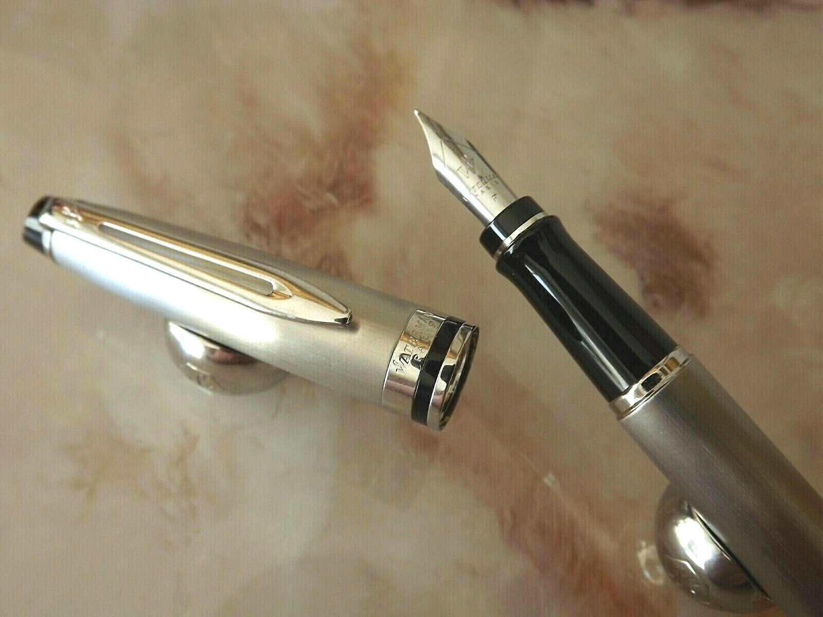 Stylo plume Waterman Expert gris métal, une écriture raffinée aux finitions chromées