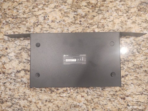 TP-Link TL-SG1024D 24-portowy przełącznik Ethernet do montażu w szafie - Zdjęcie 2 z 4