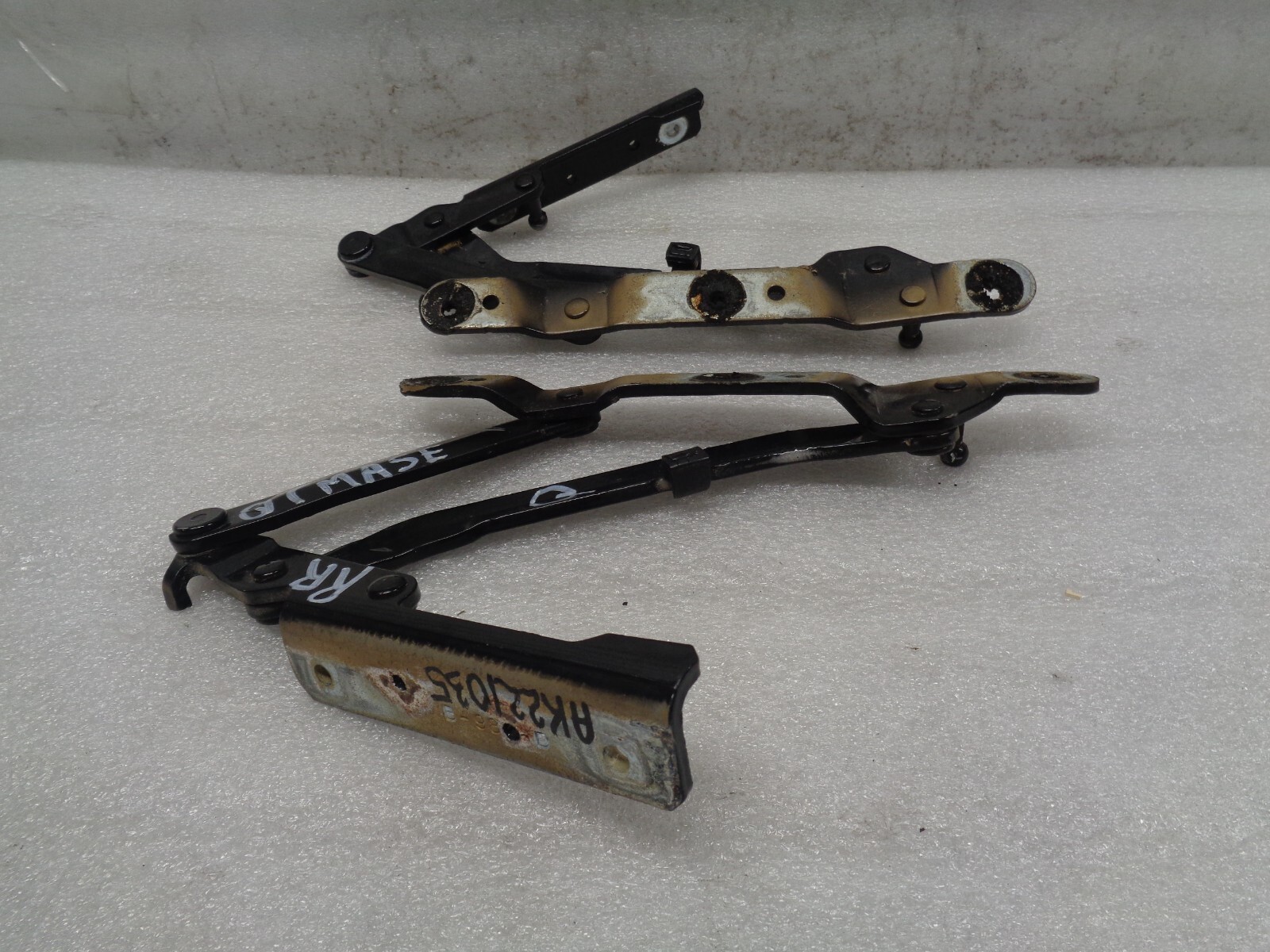05-08 Maserati Quattroporte M139 Rear Trunk Support Hinge Pair Set OEM AK221035
