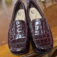 Women's Clarks Collection Casual Wedge Loafers Clogs Shoe Size 6 Burgundy Croc