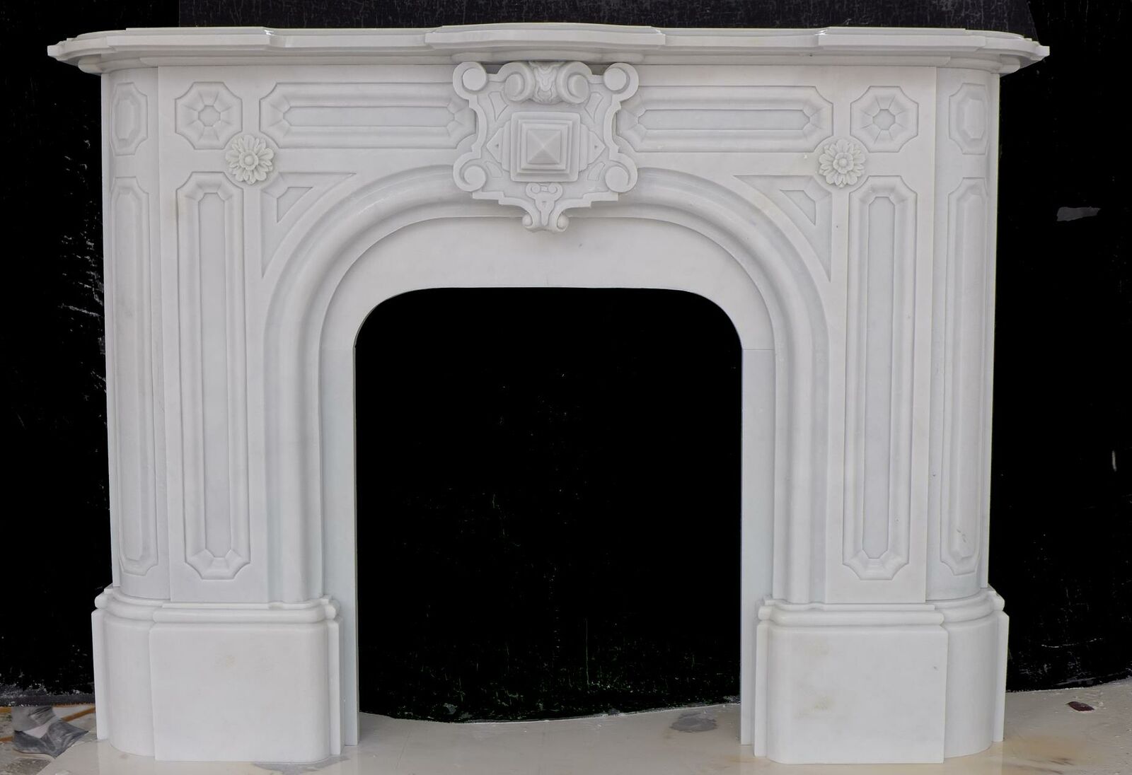 BEAUTIFUL VICTORIAN STYLE HAND CARVED MARBLE FIREPLACE MANTEL - RL1