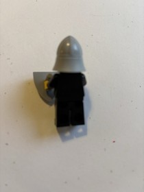 Used (Great) LEGO Castle Knight Black Minifigure + Shield (cas086) - Set 6075