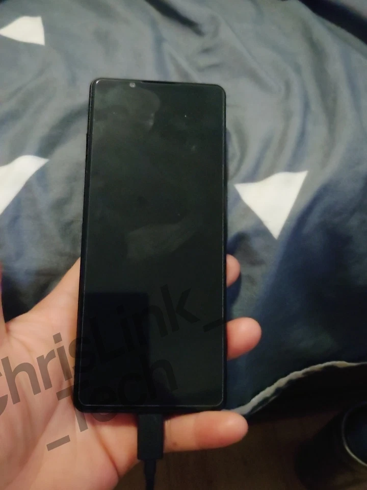 Sony Xperia 1 V, 6.5" 4K HDR 120Hz, 48MP CAM, 256GB, 12GB, Unlocked, 5G, Black - Image 4 of 4