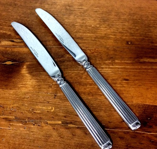 NEW Hampton Forged Monument 2 Dinner Knives Ribbed 18/10 Stainless Flatware - Afbeelding 1 van 1