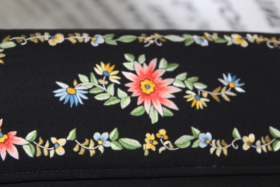 Vintage RETRO Clutch Purse Black w Colorful Floral Embroidery Hong Kong 60s NOS - Image 3 of 4