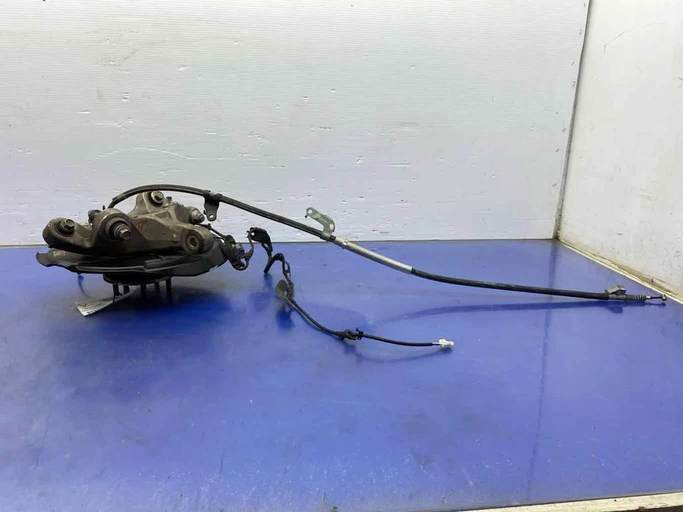 Lexus RC-F 2015-2019 5,0 L tracción trasera nudillo derecho eje rueda buje Foto 2 de 4