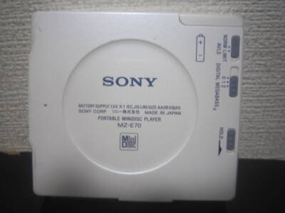 SONY MDウォークマン MZ-E70 Sony MD Walkman MZ-E70 Minidisc Player White with dry cell