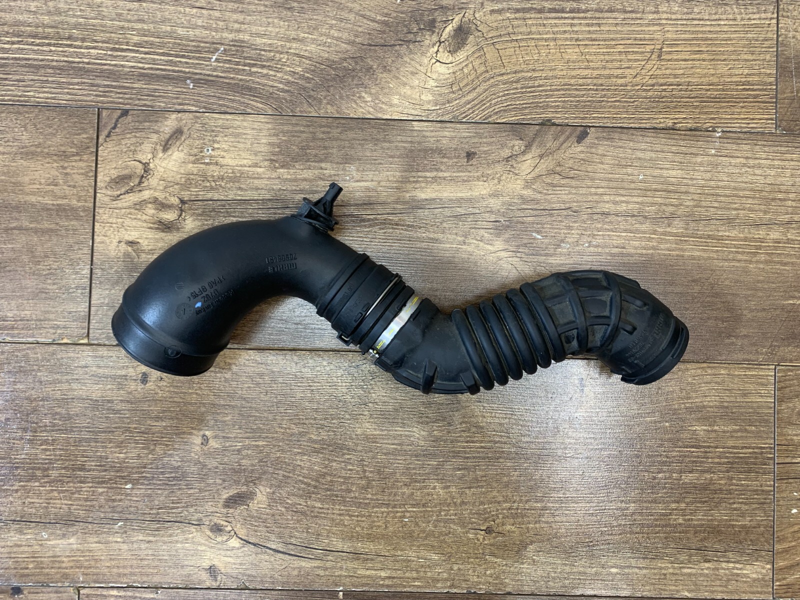 2014-2019 Maserati Ghibli Engine Air Intake Tube Hose Pipe Left Side OEM