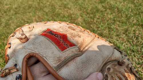 RARE MacGregor CM3P Yankees Thurman Munson Autograph Model Adult Catchers Mitt ⚾ - Picture 10 of 11