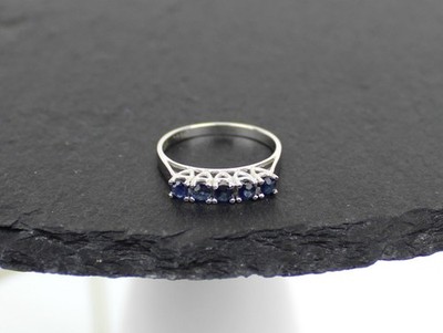 Sapphire gold ring, 585 White gold with 5 sapphires, 0.25 ct.