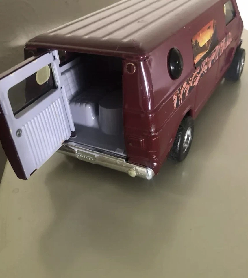 ERTL Diecast Borgoña Dodge Tradesman Van Años 70 De Colección Coleccionistas Foto 3 de 3