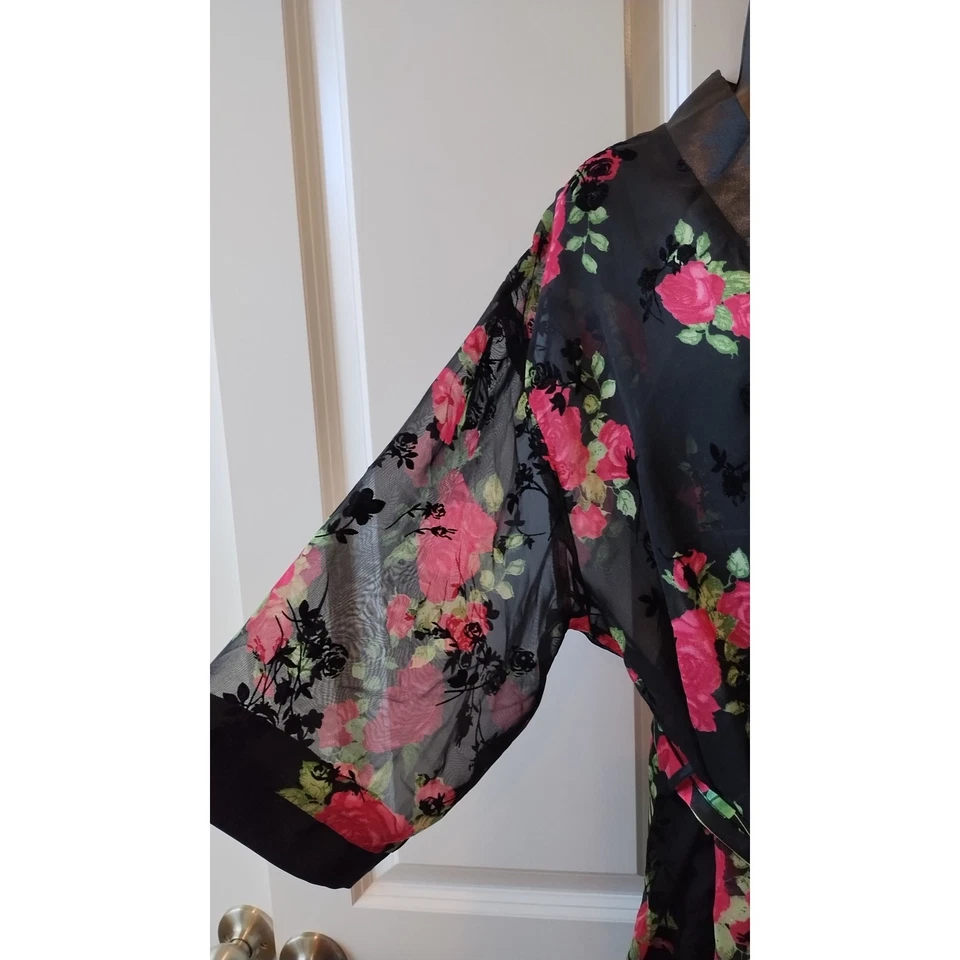 Secret Treasures Mujer 2 Piezas Bata y Chemise Mediano Negro Rojo Floral Foto 3 de 4