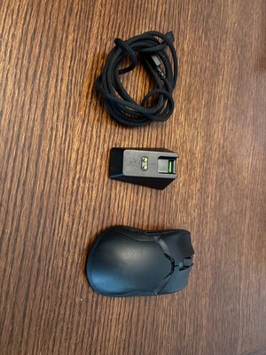 Razer Viper (RZ01-03050100-R3U1) Wireless Gaming Mouse with Cord/Charging Dock