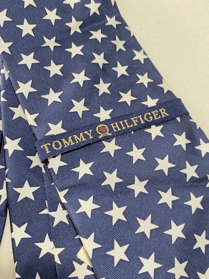 Corbata Tommy Hilfiger Bandera de Seda Estrellas Rayas Día de las Elecciones Patriótica EE. UU. Foto 2 de 4