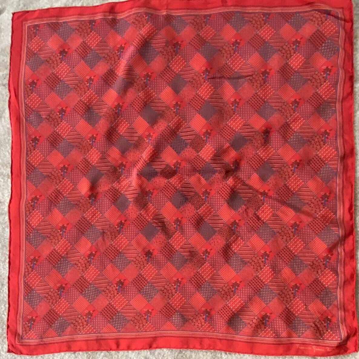 Foulard Vintage Françoise Guérin - 100% Soie, Couleur Marron, Occasion En Bon état Général