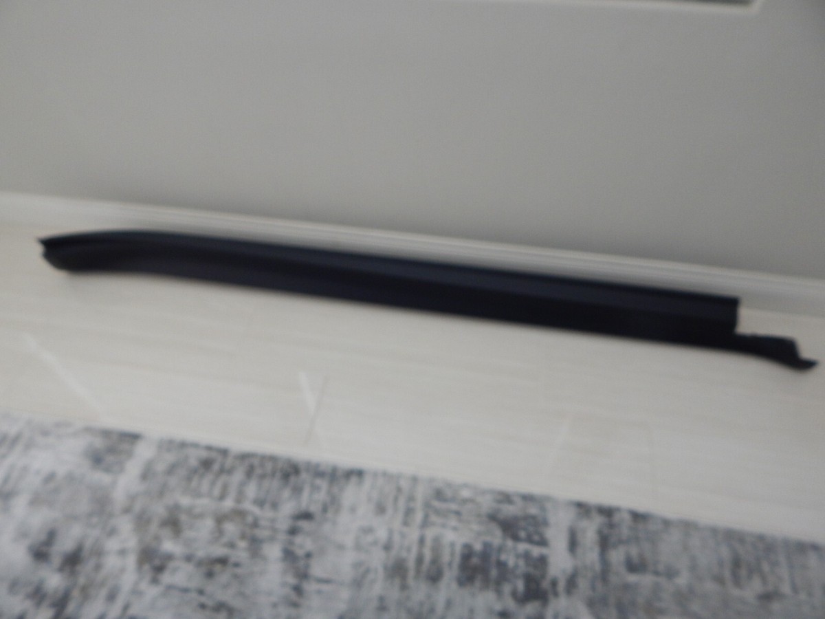 みーたん！ 20-23 Porsche Taycan 9J1854884 Genuine Right Rocket Molding Side