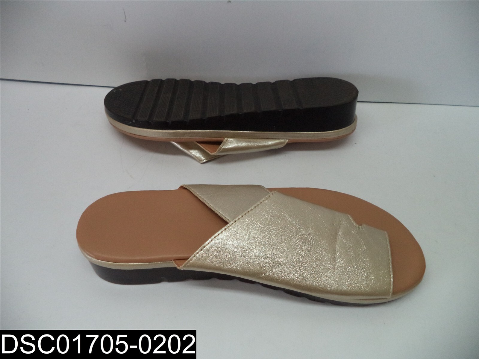 Size 8-1/2 Women's Gold Colored Toe Strap Sandal Flats