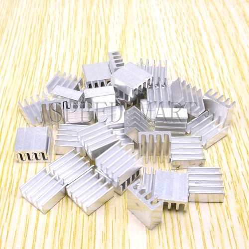 Dissipatore di calore aletta di raffreddamento in alluminio 100 pezzi per chip di memoria PCB IC (8,8 mm * 8,8 mm * 5 mm) - Foto 1 di 3