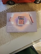 R.E.M. Beauty Yours Truly Makeup Set Eyeshadow, Highlighter Lip Gloss