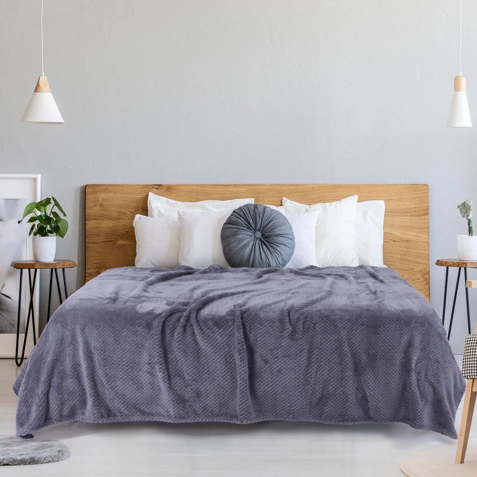 Coperta Flanella Poliestere Microfibra 300 gmq Twin Size Viola Chiaro 150x200cm - Immagine 3 di 4