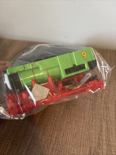 Thomas & Friends Motorized Trackmaster Percy Train Mattel 2009 - FOR PARTS ONLY - Picture 5 of 7