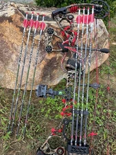 USED MATHEWS HTR HUNTING BOW, RED. WITH 6 EASTON 400