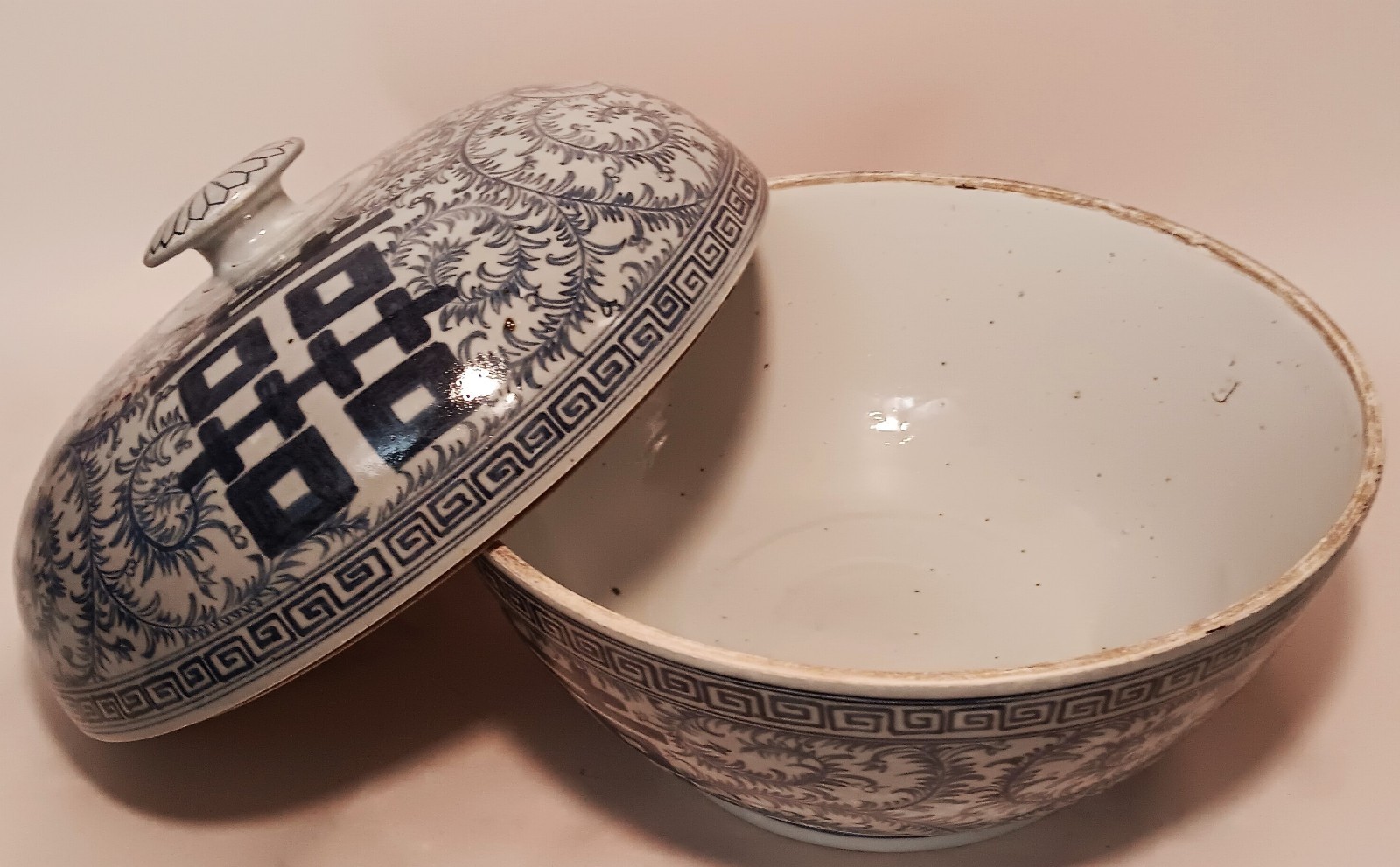 DOUBLE HAPPINESS vtg covered chinese porcelain blue white serving bowl pottery