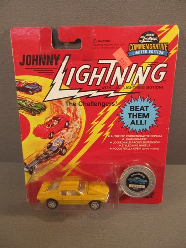 Johnny Lightning The Challengers! Custom Mustang