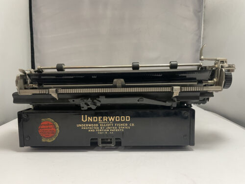 Antigua máquina de escribir estándar universal Underwood de 1920' - Imagen 4 de 10