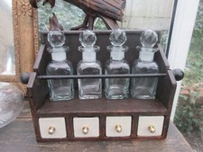 Apotheker Gewürzregal Holz Schrank Porzellan Schubladen Kristall Deckel Flaschen Antik