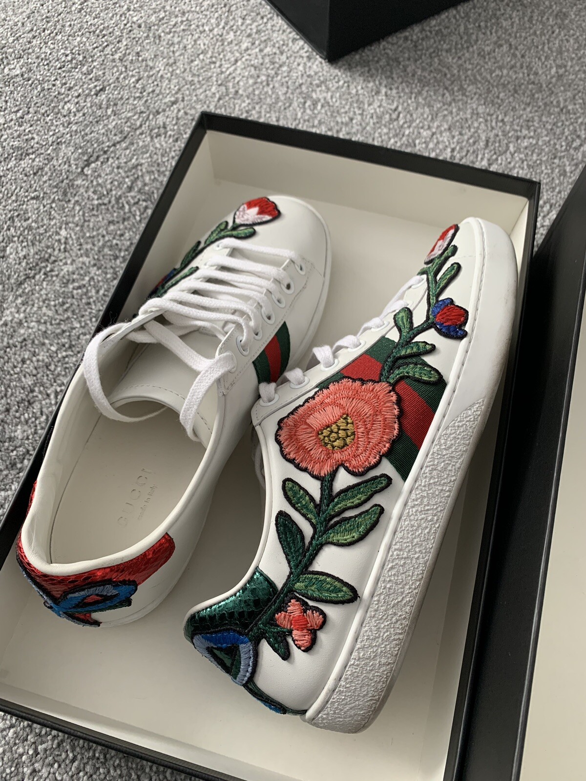 gucci ace floral embroidered sneakers