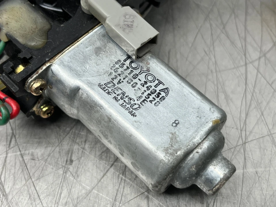 Motor de ventana de cuarto trasero Lexus SC430 2003 - conductor izquierdo - 85719-24050 - 92 k Foto 2 de 4