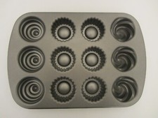 Nordic Ware Creme Filled Cupcake Baking Pan 3 Cup Cast Aluminum Made in USA