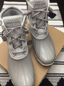 sperry duck boots womens size 9