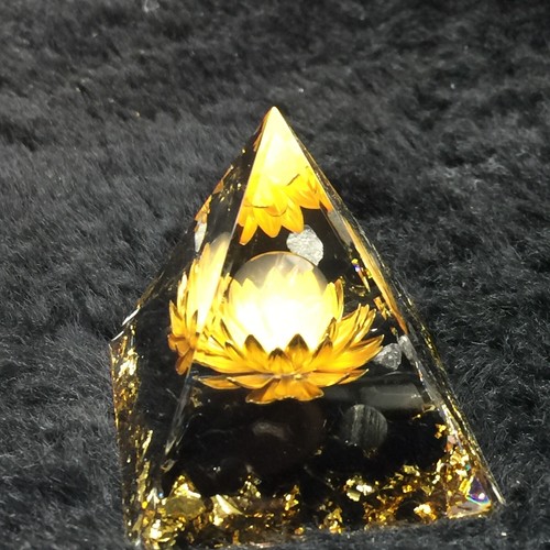 5*5*5cm Orgonite Pyramid , Chakra Energy quartz crystal healing 1pc - Picture 2 of 5