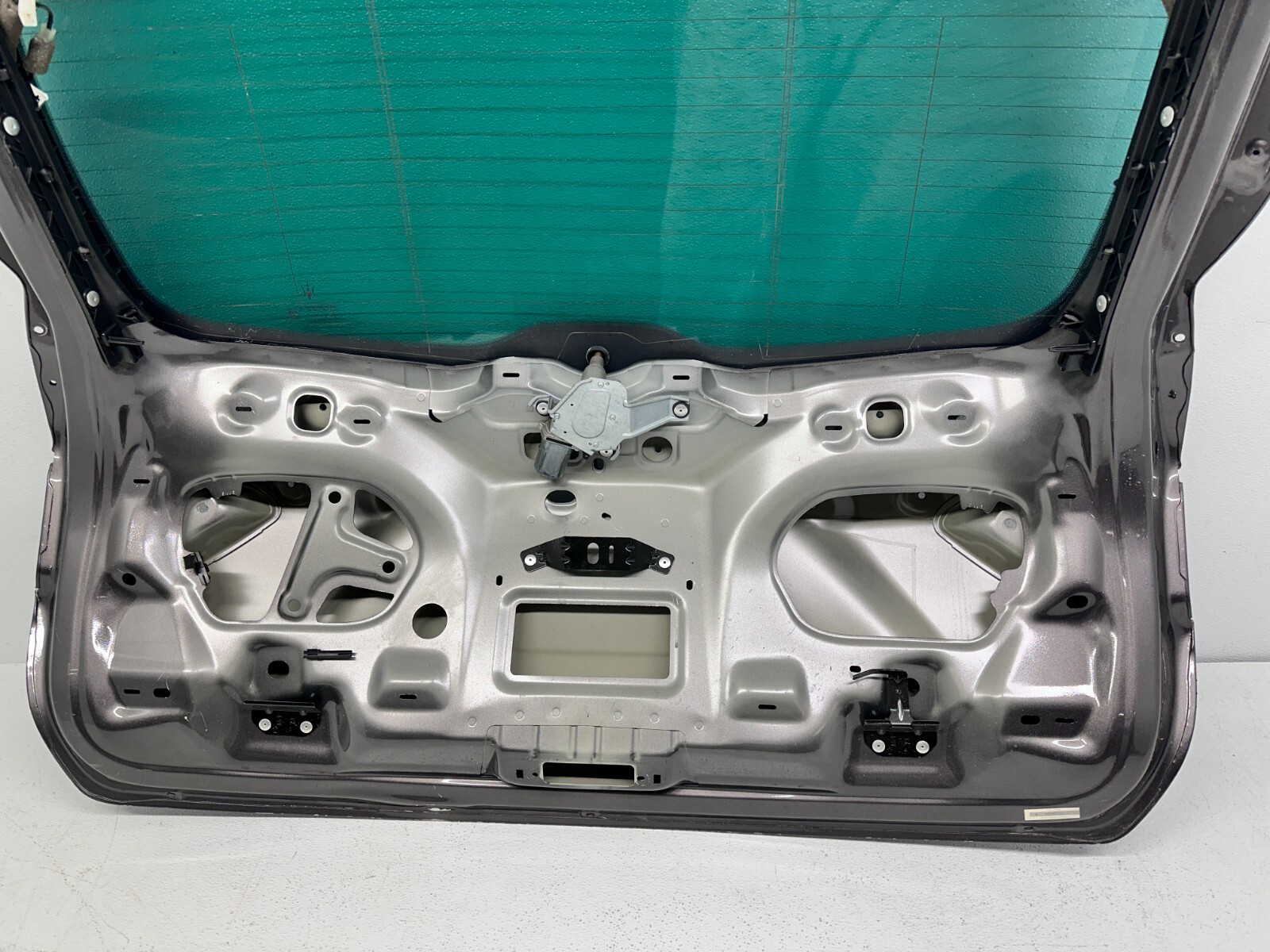 2017-2024 MASERATI LEVANTE REAR TRUNK LID TAILGATE SHELL w/ Glass Heat OEM M161
