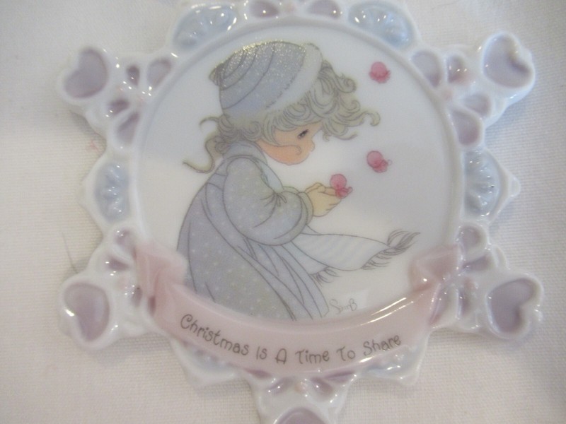 VINTAGE PRECIOUS MOMENTS CHRISTMAS ORNAMENT A TIME TO SHARE SNOWFLAKE 1994