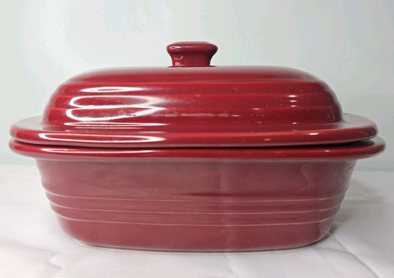 Pampered Chef Stoneware Covered Deep Casserole Baker 3.1 Qt ~ Cranberry Color