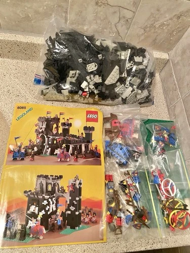 CLEAN Mostly Complete Vintage LEGO 6085 Black Monarchs Castle & Knights