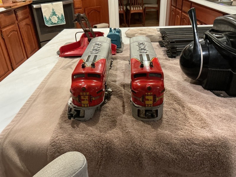 post WWll lionel trains Santa Fe and assorted pieces