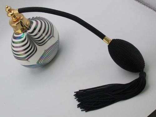 De Colección Art Deco Perfume Atomizador E&R Corona Dorada Arte Vidrio Blanco Negro Oro-Borla - Imagen 5 de 10