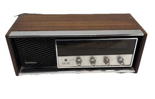 Panasonic RE-7369 Transistor Radio - Picture 1 of 11