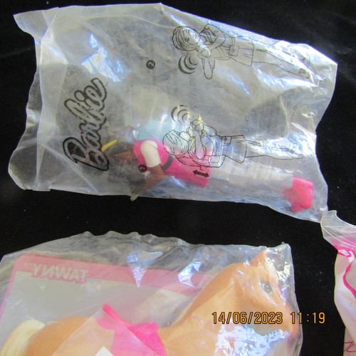 3 x McDonald's 1x Hungry Jacks Barbie New Sealed - Picture 10 of 10
